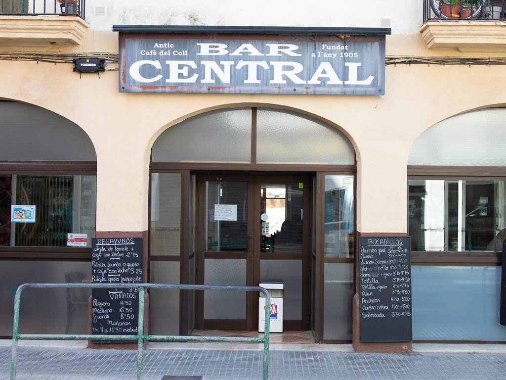 Façana de l’establiment emblemàtic Bar Central