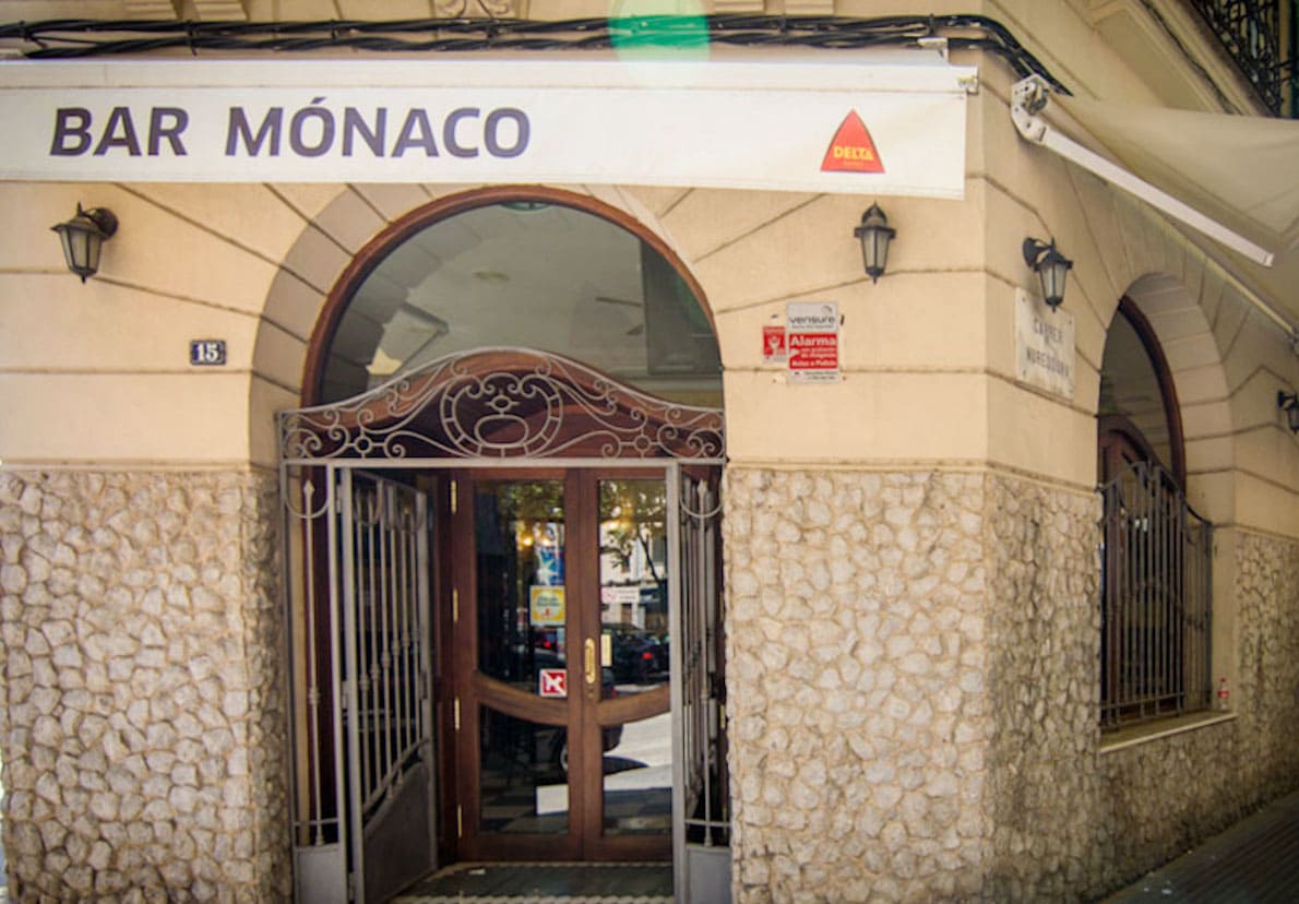 Fachada del establecimiento emblemático Mónaco