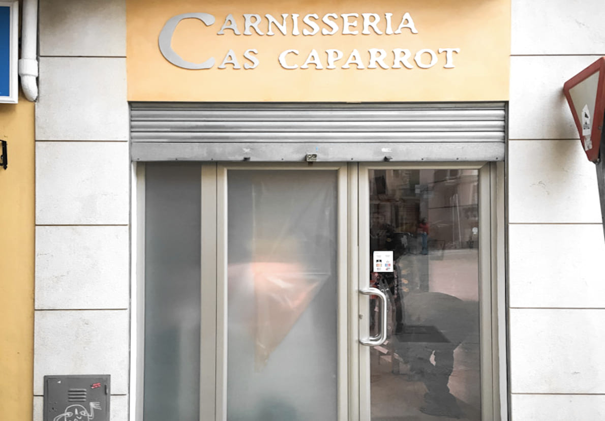 Façana de l’establiment emblemàtic Carnisseria Cas Caparrot