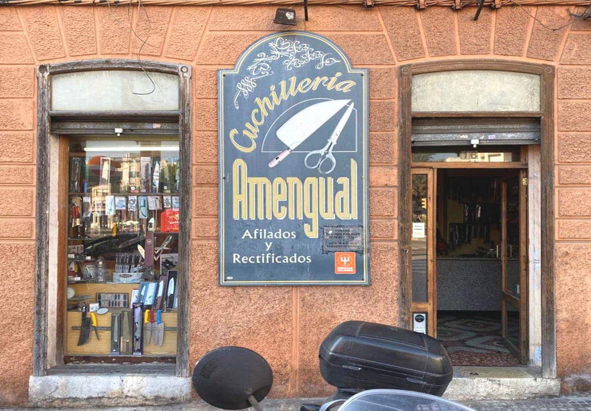Façana de l'establiment emblemàtic Cuchilleria Amengual