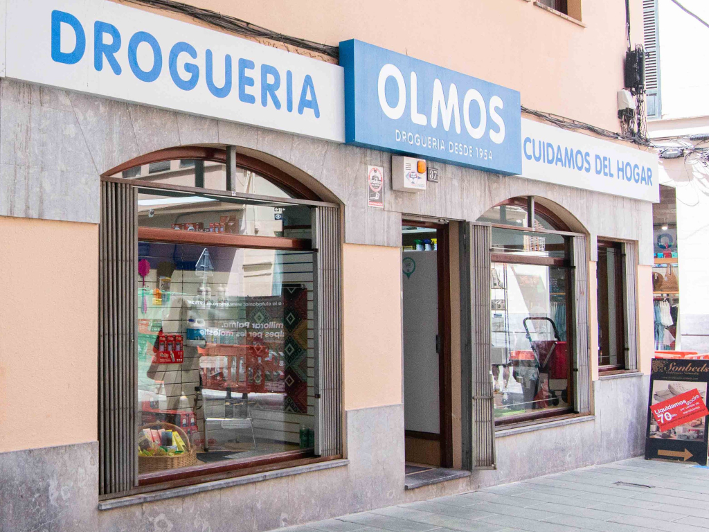 Exterior de l'establiment emblemàtic droguería Olmos