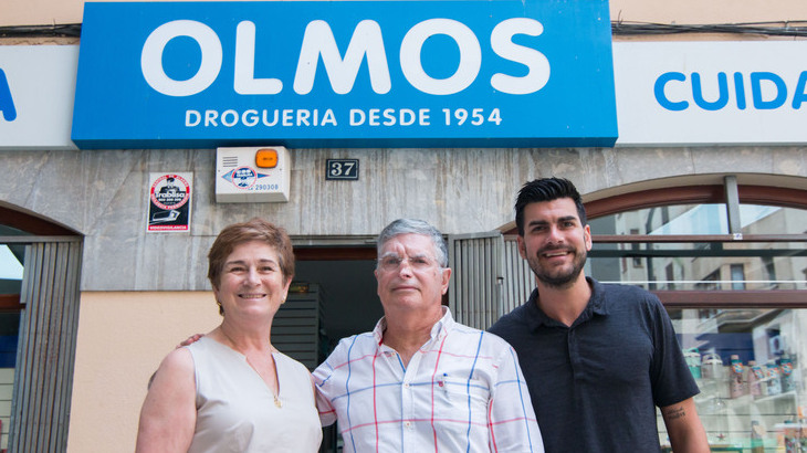 Propietaris de l'establiment emblemàtic droguería Olmos