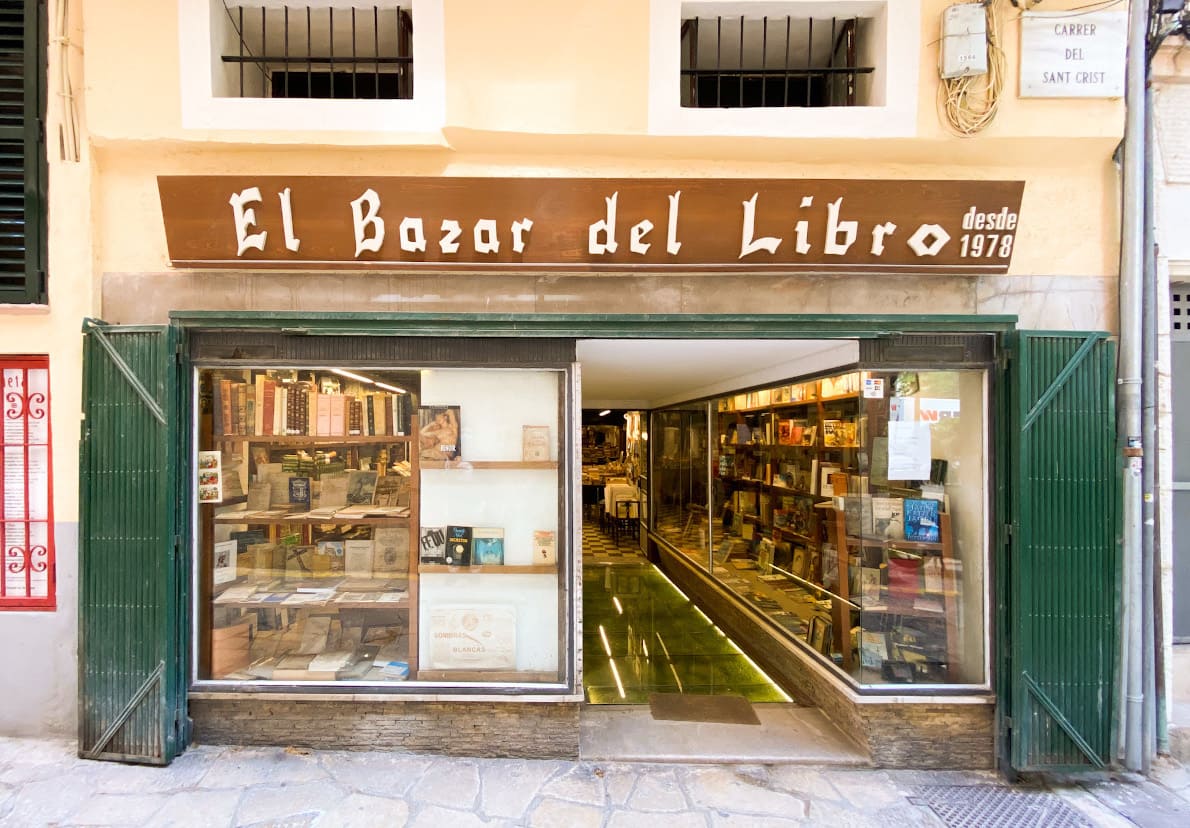 Façana de l'establiment emblemàtic El Bazar del Libro