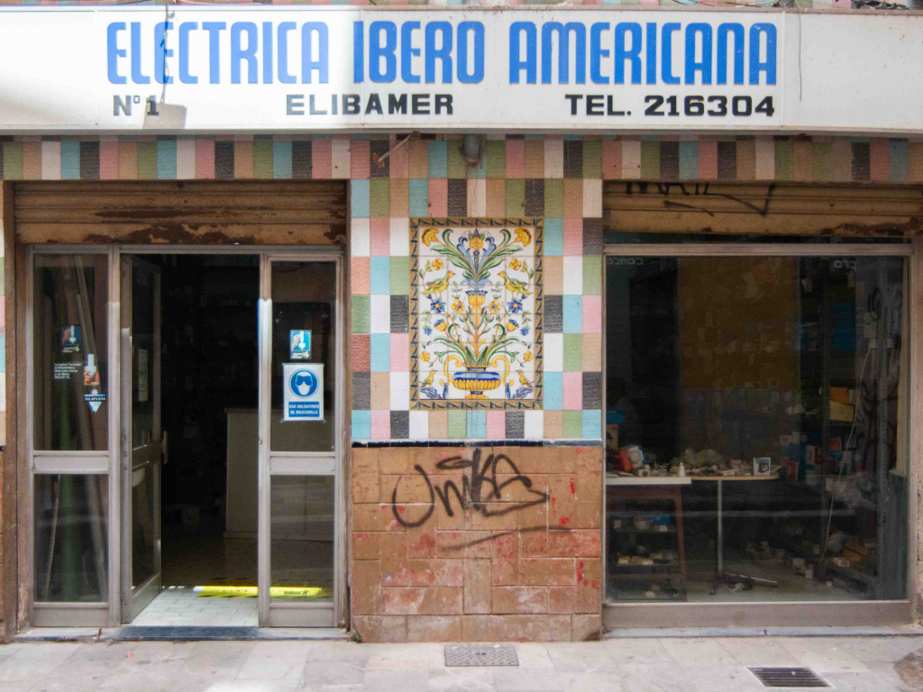 Exterior de l'establiment emblemàtic Elèctrica Iberoamericana