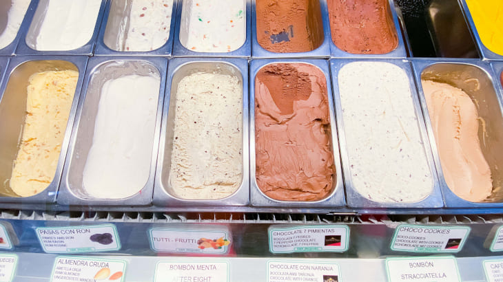 Variedades de helado del establecimiento emblemático Gelats Ca'n Miquel