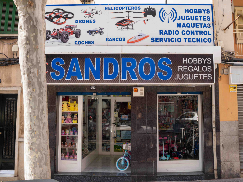 Exterior del establecimiento emblemático jugueteria Sandros