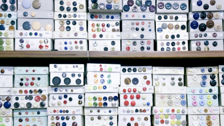 Detalle de las cajas de botones del establecimiento emblemático Mercería Durán