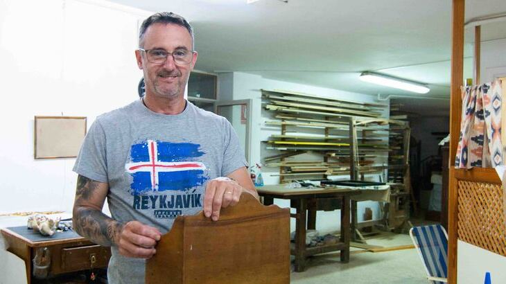Propietari de l'establiment emblemàtic taller de fusta Joan Bauzà