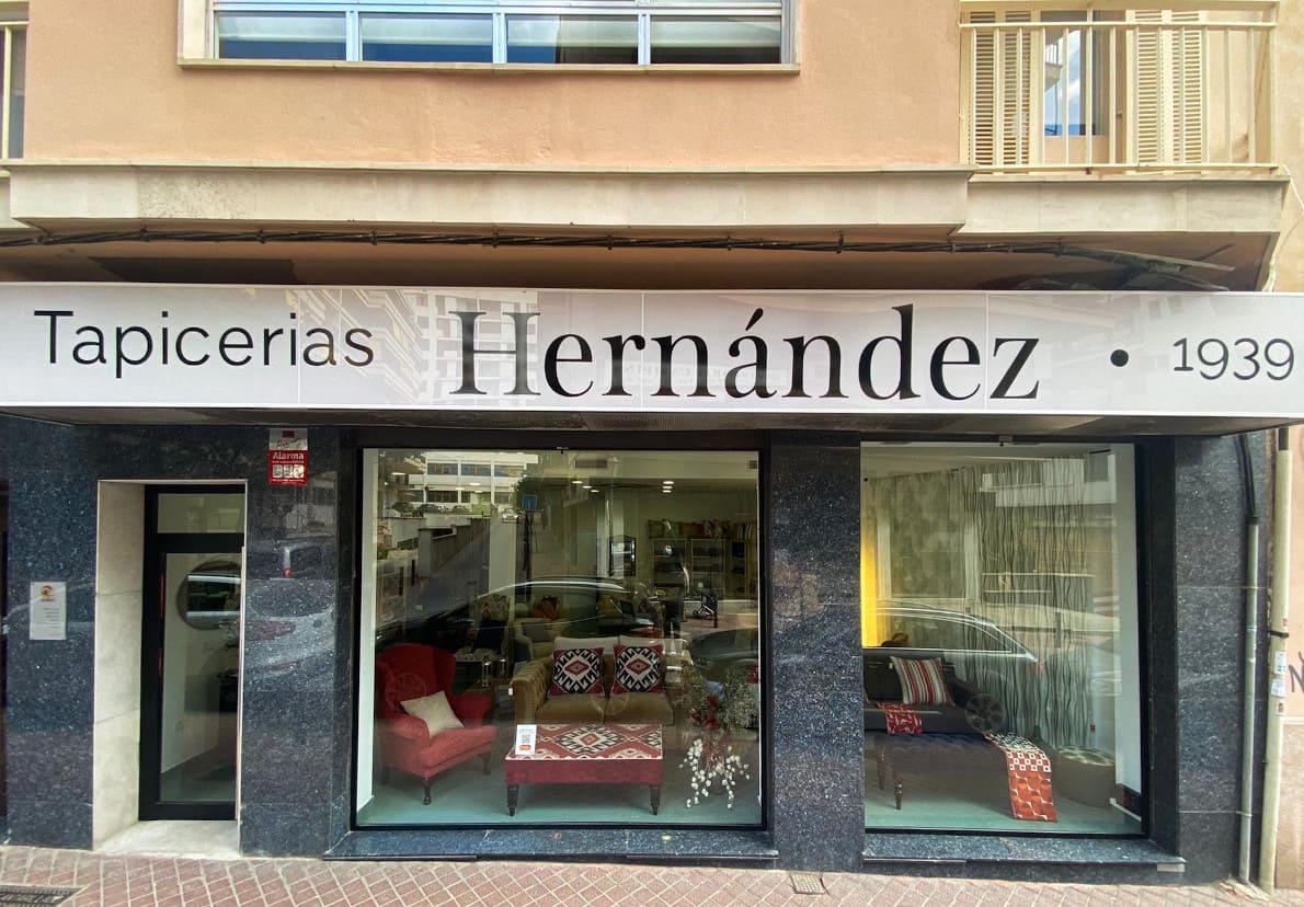 Fachada del establecimiento emblemático Tapicerías Hernández