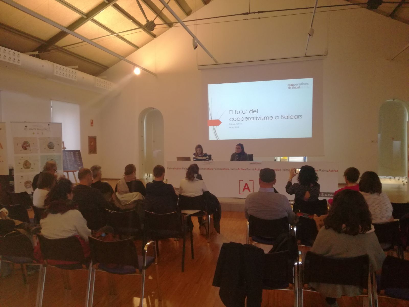 Conferència a PalmaActiva sobre el futur del cooperativisme a les Balears