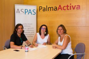 De izquierda a derecha: Jaime Ferrer, gerente de Fundación ASPAS, Joana Maria Adrover, presidenta de PalmaActiva y María Magdalena Vanrell, coordinadora de servicios de Fundación ASPAS.