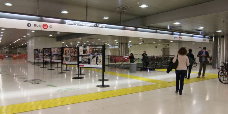 L’exposició fotogràfica d’establiments emblemàtics de PalmaActiva arriba a l’estació intermodal