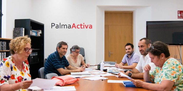 Reunión de la Comisión Técnica de Establecimientos Emblemáticos en PalmaActiva