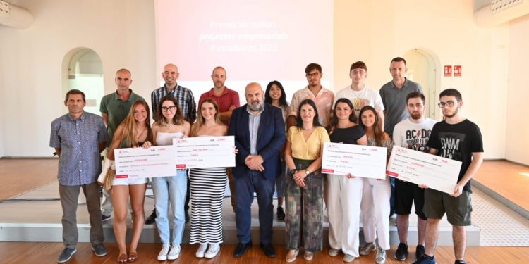 Alumnos de la escuela EDIB ganan el primer premio del concurso PalmaActiva a los mejores proyectos empresariales