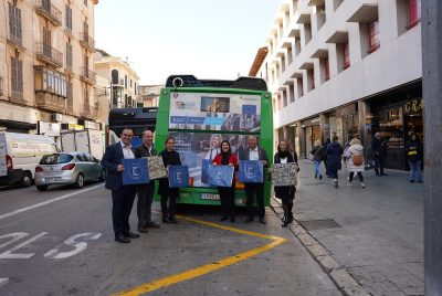 El Ayuntamiento apoya al comercio local con bolsas de compra que destacan los 125 establecimientos emblemáticos de Palma