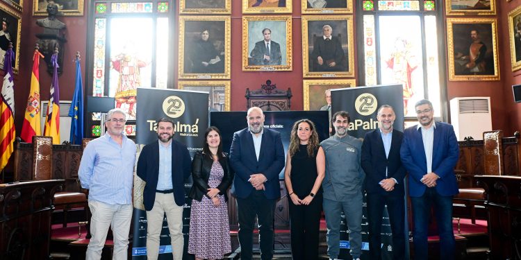 El salón de plenos acoge la presentación de la nueva edición de TaPalma 2025, con una ruta gastronómica que se celebrará entre el 5 y el 9 de noviembre en diferentes establecimientos de la ciudad