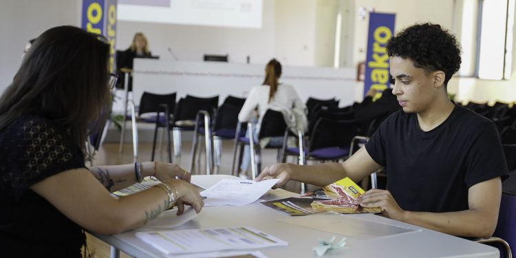 60 persones fan entrevistes de feina amb Makro gràcies a una jornada de selecció de PalmaActiva